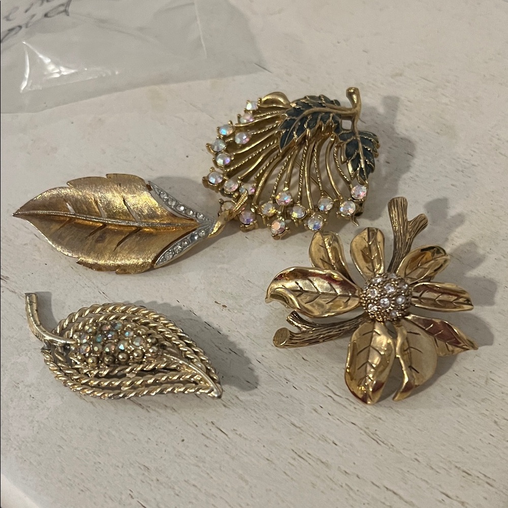 Lot M.J. Ent Monet J.J. & unmarked flower & crystal brooches